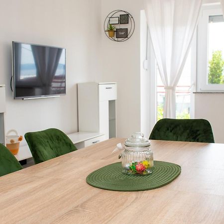 Tomic Apartment Novi Vinodolski Luaran gambar